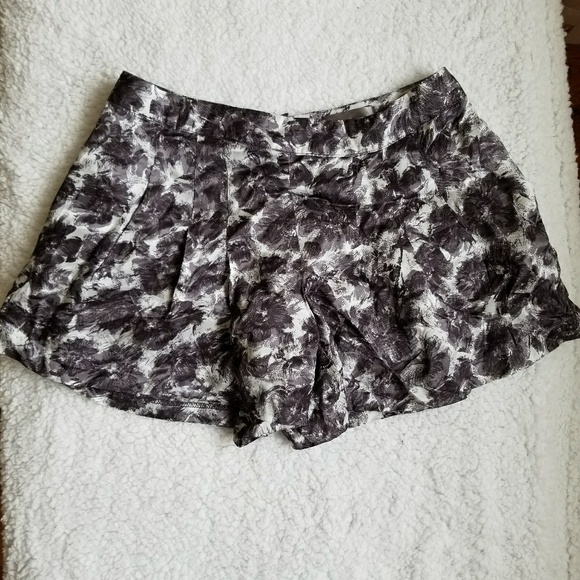 Fun flirty shorts - Picture 1 of 3